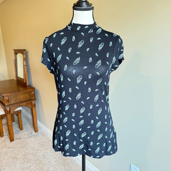 Reitmans viscose top shirt short sleeved with feather print - Picture 3 of 12